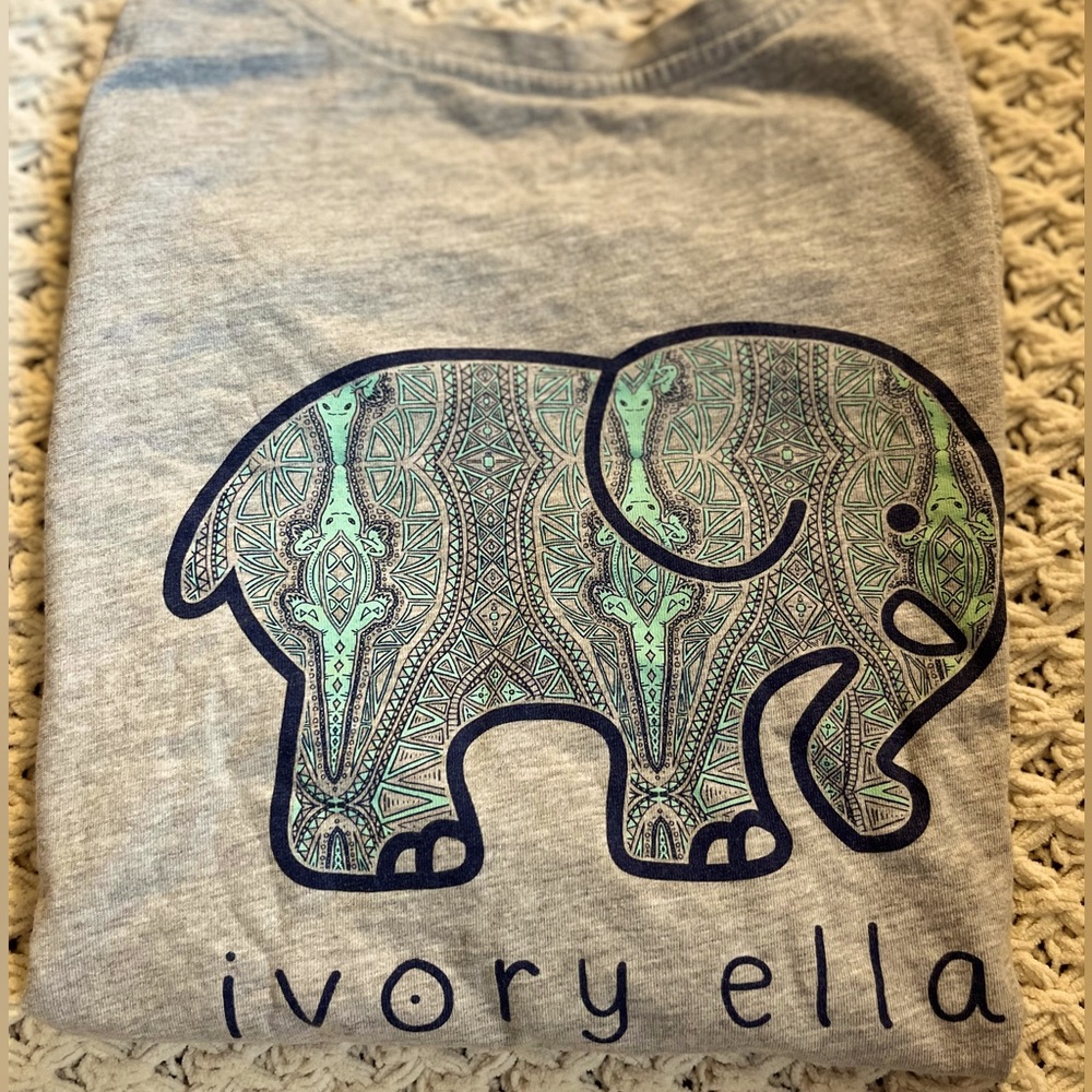 Ivory Ella long sleeve crew neck. Good as new with no wear.